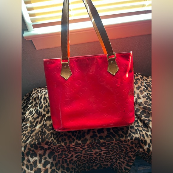 Louis Vuitton Houston Bag Monogram Vernis Fuchsia Pink - Picture 3 of 8